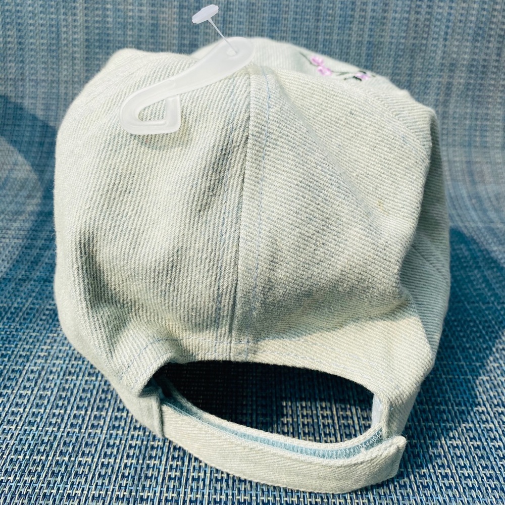 Nice 🧢 ❤️ - Picture 2 of 3